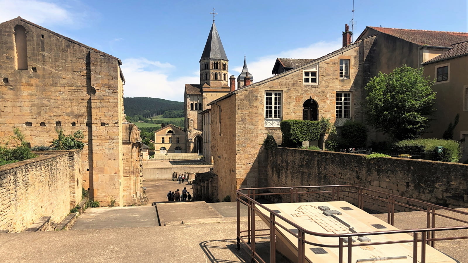 Visite guidée de la ville de Cluny en Allemand