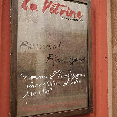 'Dans l'horizon incertain d'une porte'