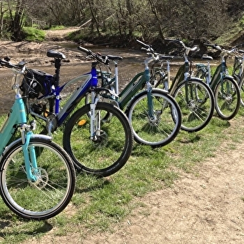Au Cyclo DéChaîné - Location & vente de vélos électriques et itinéraires dans le Sud-Morvan - SEMELAY