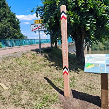 Ligne de démarcation - ancien poste de contrôle allemand - Poteau-pupitre - VERDUN-CIEL