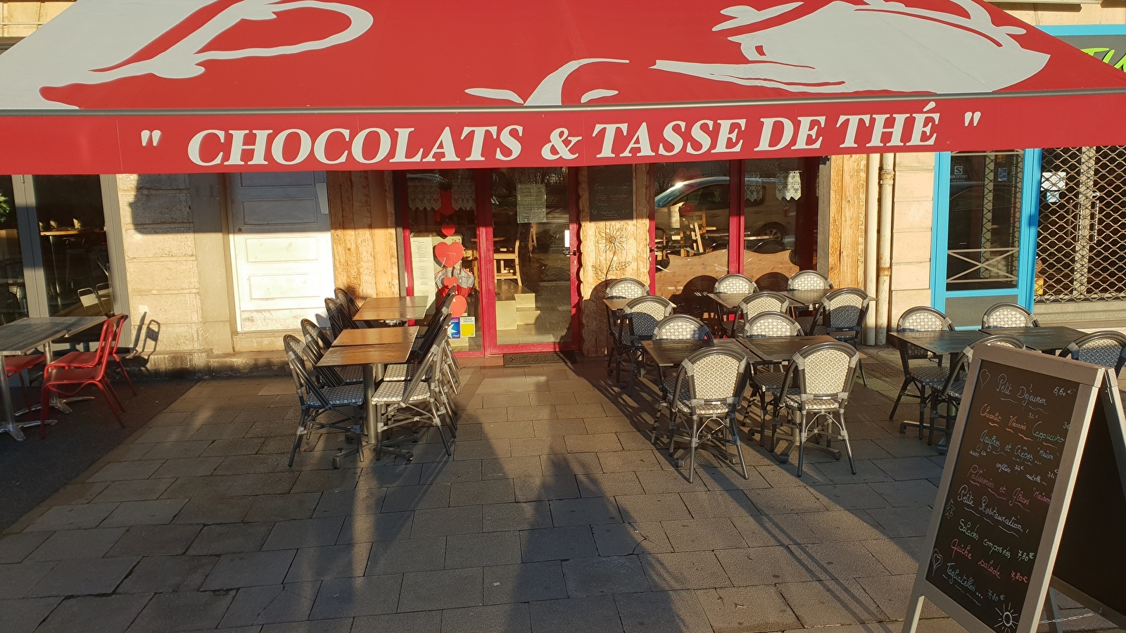 Chocolats et Tasse de Thé