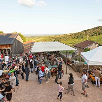 Le temps des vendanges : marché gourmand et bal folk - SOLUTRE-POUILLY