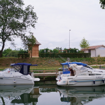 Halte Fluviale sur la Chalaronne - THOISSEY