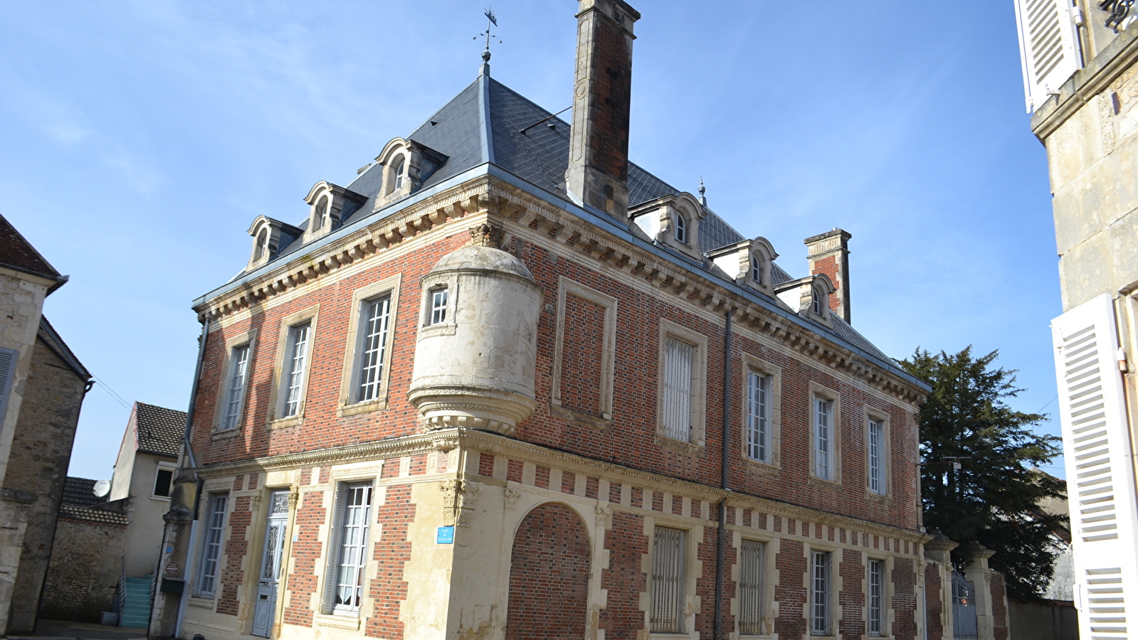 ENTRAINS-SUR-NOHAIN, DE L’ANCIENNE CITE GAULOISE A AUJOURD’HUI