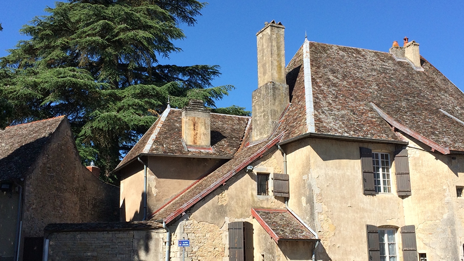 Gy, cité des Archevêques, au fil des rues