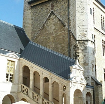 Les Ducs et leur palais par Marguerite de Flandre - DIJON