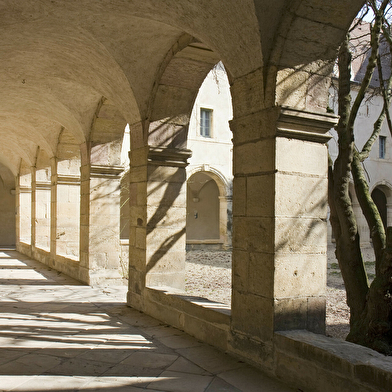 Monastère des Bernardines (Musée de la Vie bourguignonne Perrin de Puycousin)