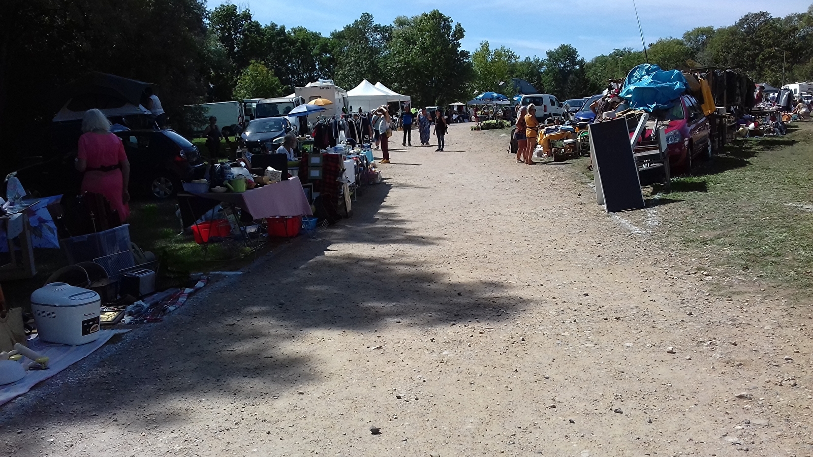 Brocante d'automne aux lacs de Laives