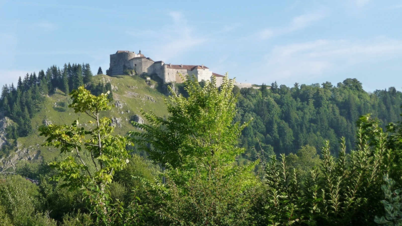 Aire de stationnement - Château de Joux