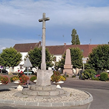 SAINT-BONNET-DE-JOUX - SAINT-BONNET-DE-JOUX