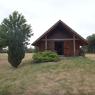 Petit chalet dans la prairie