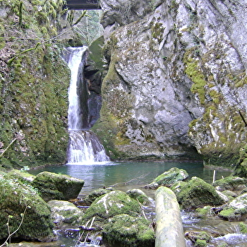Cascade du Gour de Conche et Roche Tuffiere - MYON