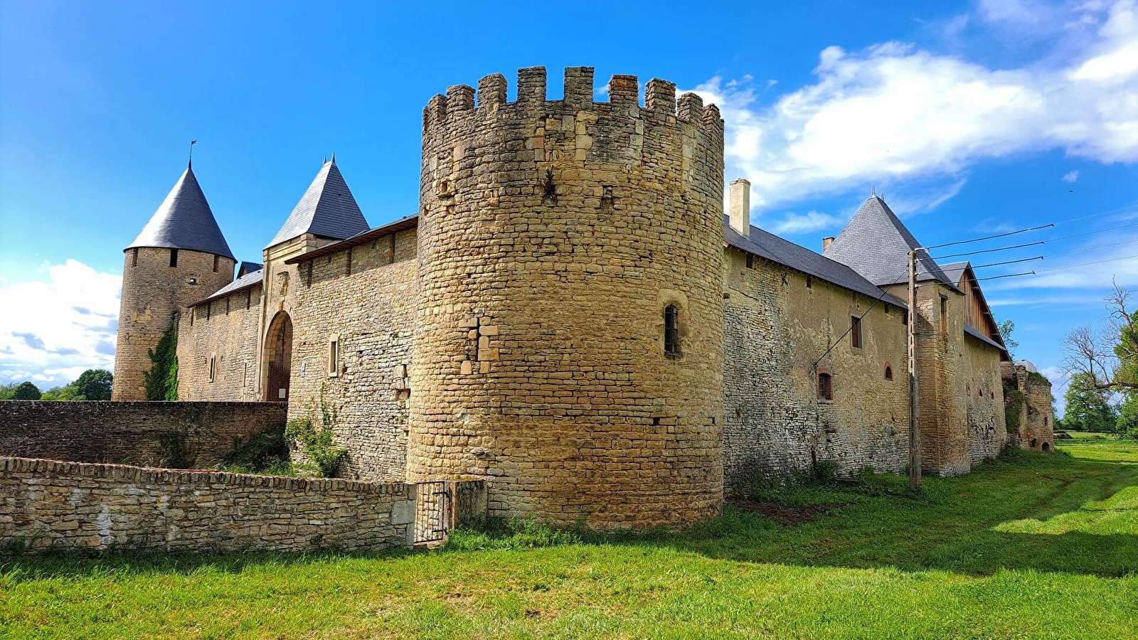 Visite du Château Médiéval de Villars