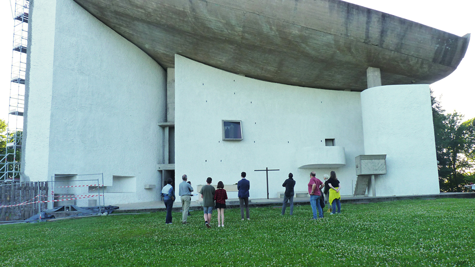 Soirée Apéro avec V.UE. à la chapelle par Le Corbusier, Ronchamp
