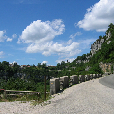 Reculée et grotte de Corveissiat