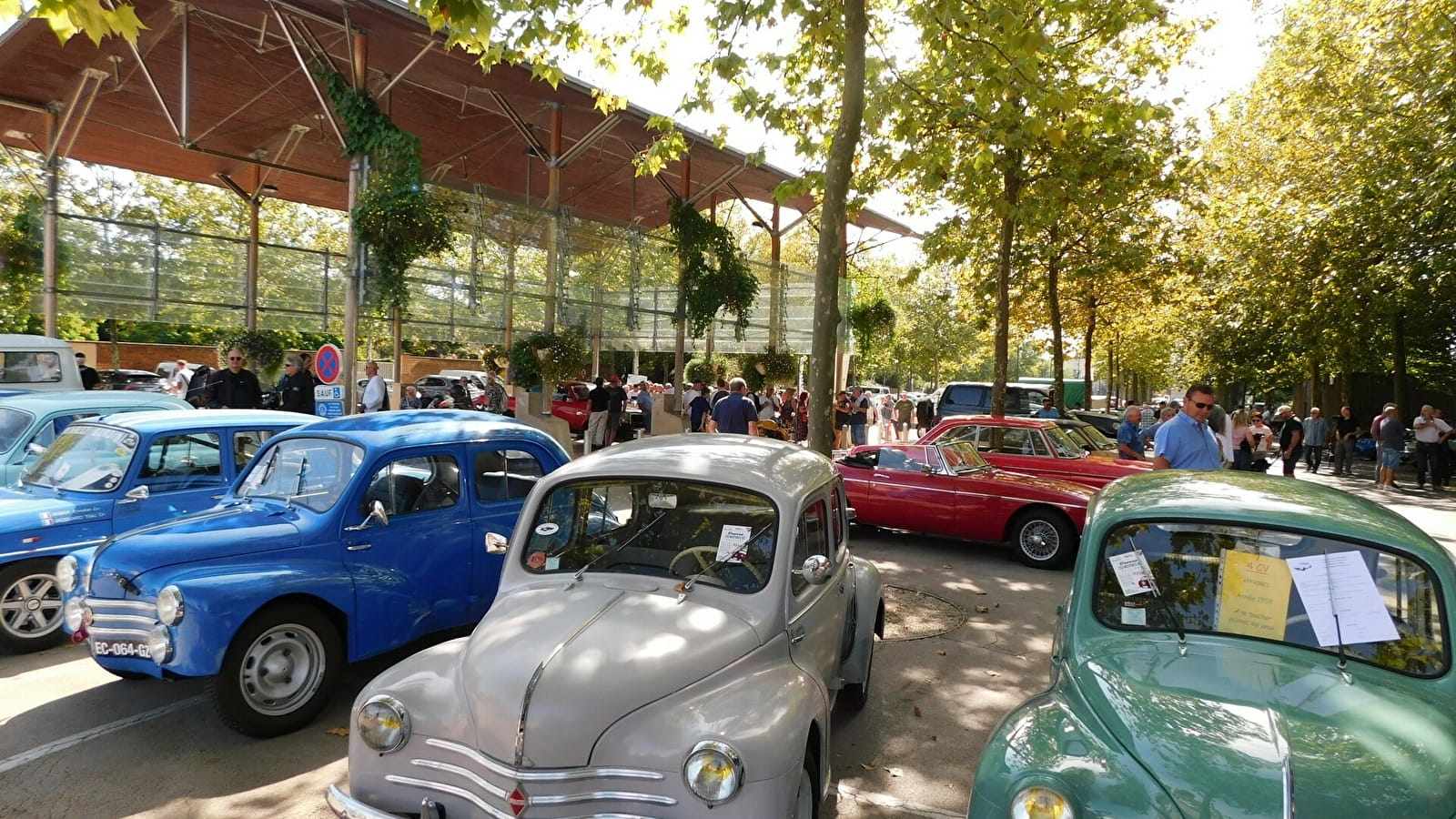 Rassemblement véhicules de collection et d'époque