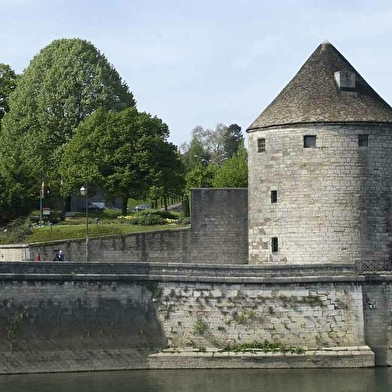 Balade urbaine, rives et remparts du Doubs