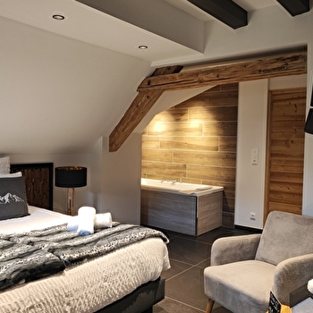 Géraniums et Neige Fraiche - Suite Bellevue de Haut Standing - Baignoire balnéothérapie massante privatif - METABIEF