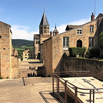 Visite guidée de la ville de Cluny en Allemand - CLUNY