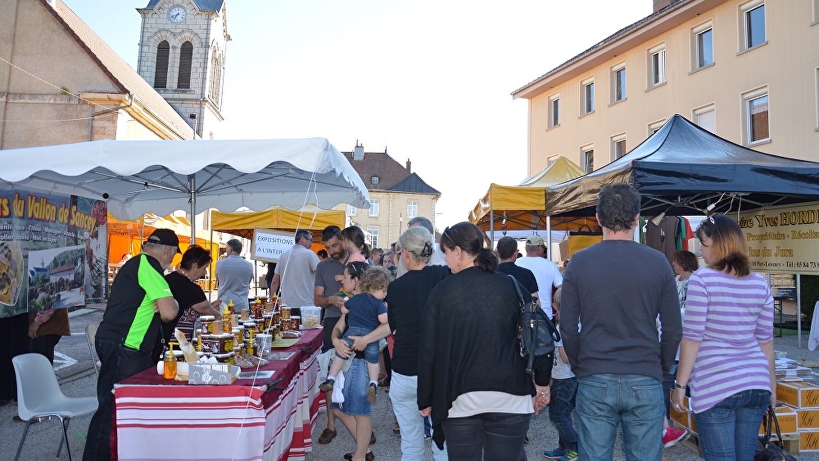 Marché Artisanal & Produits Régionaux