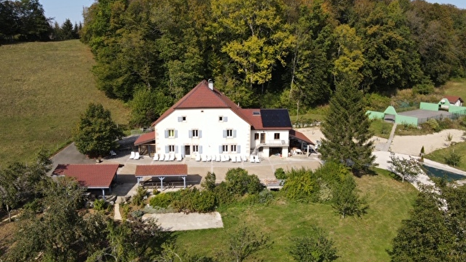 Gîte de groupe derrière la Roche