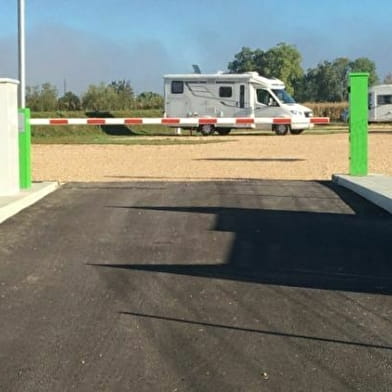 Aire de service et stationnement pour les campings-cars