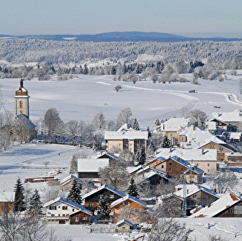 Aire de stationnement - Centre du Village - LES FOURGS