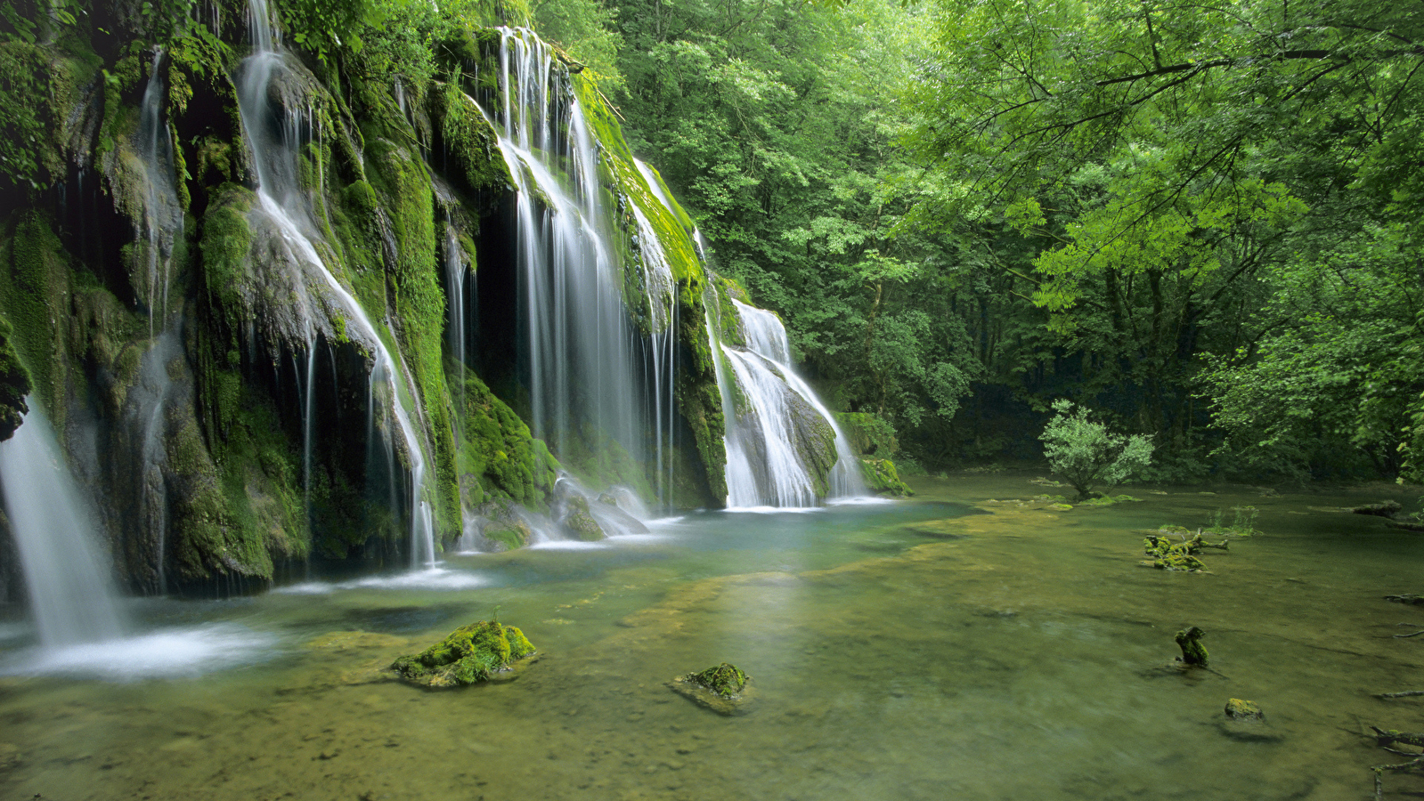 Reculée des Planches et cascade des Tufs