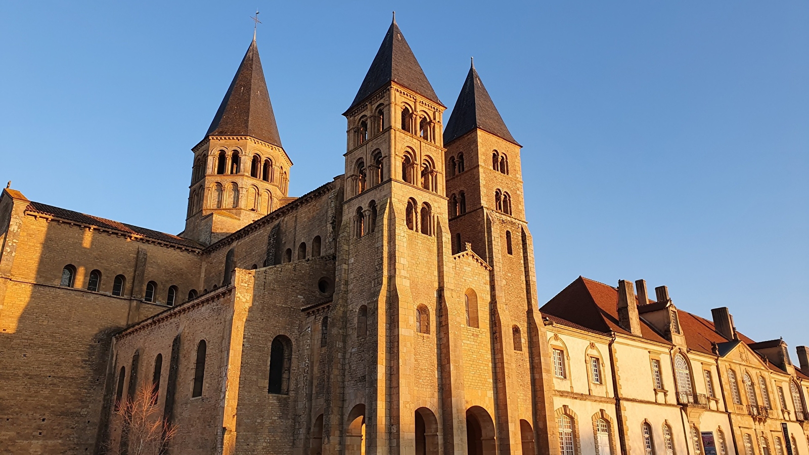 Colloque 'De la crypte à la flèche : les étages de la liturgie dans les églises'