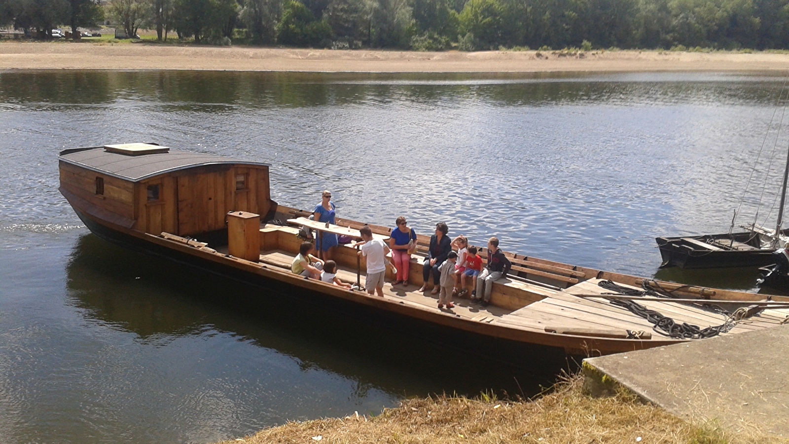 Balade à bord de Mignonnette, la Toue Cabanée