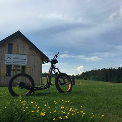 Alpage des Granges Raguin - Trottinettes électriques, bouées et raquettes