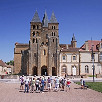 Visite guidée de la Basilique, du cloître et du centre historique - PARAY-LE-MONIAL