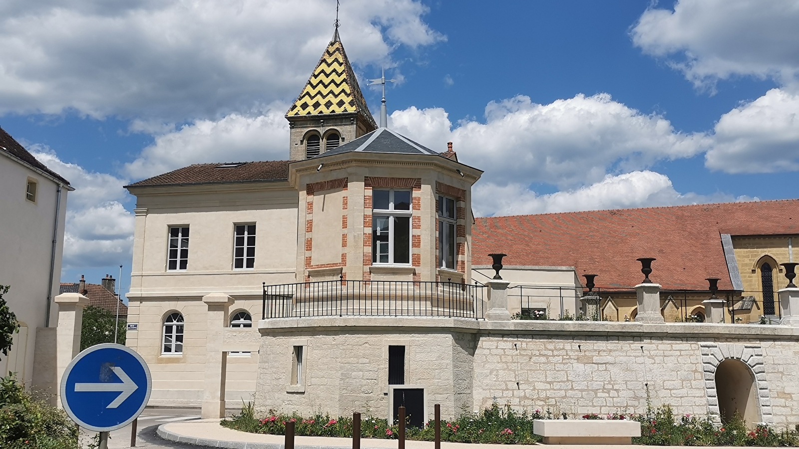 Le kiosque et la roseraie d'Is-sur-Tille