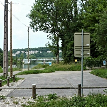 Aire de stationnement pour camping-cars - OUGNEY-DOUVOT