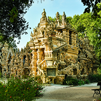 Excursion Hauterives : Palais idéal du Facteur Cheval et prieuré de Charrières - LONS-LE-SAUNIER