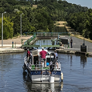 Les mille hommes - BOURG-LE-COMTE