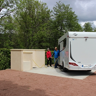 Aire de service au camping Les Feuilles