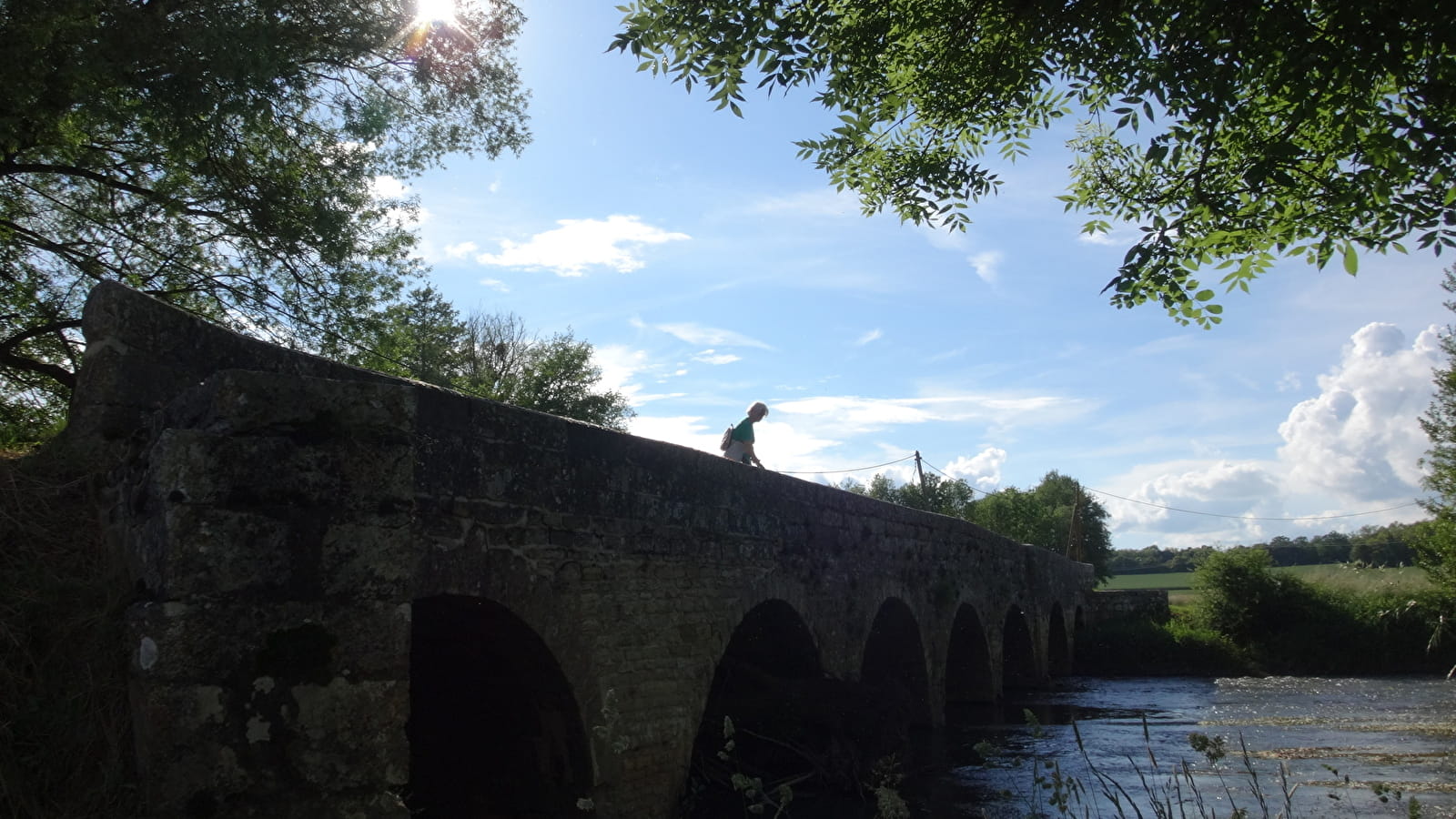 Le sentier des 'Ponts de pierre du Salon'