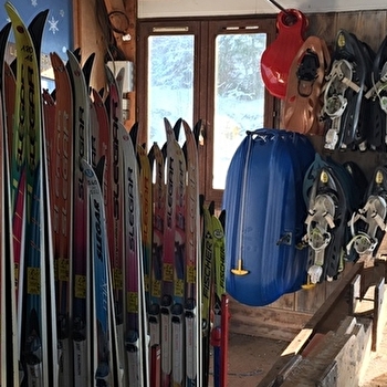Location de skis et raquettes au Lac-des-Rouges-Truites - LAC-DES-ROUGES-TRUITES