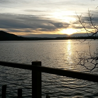 Le sentier des rives du lac du Bouverans