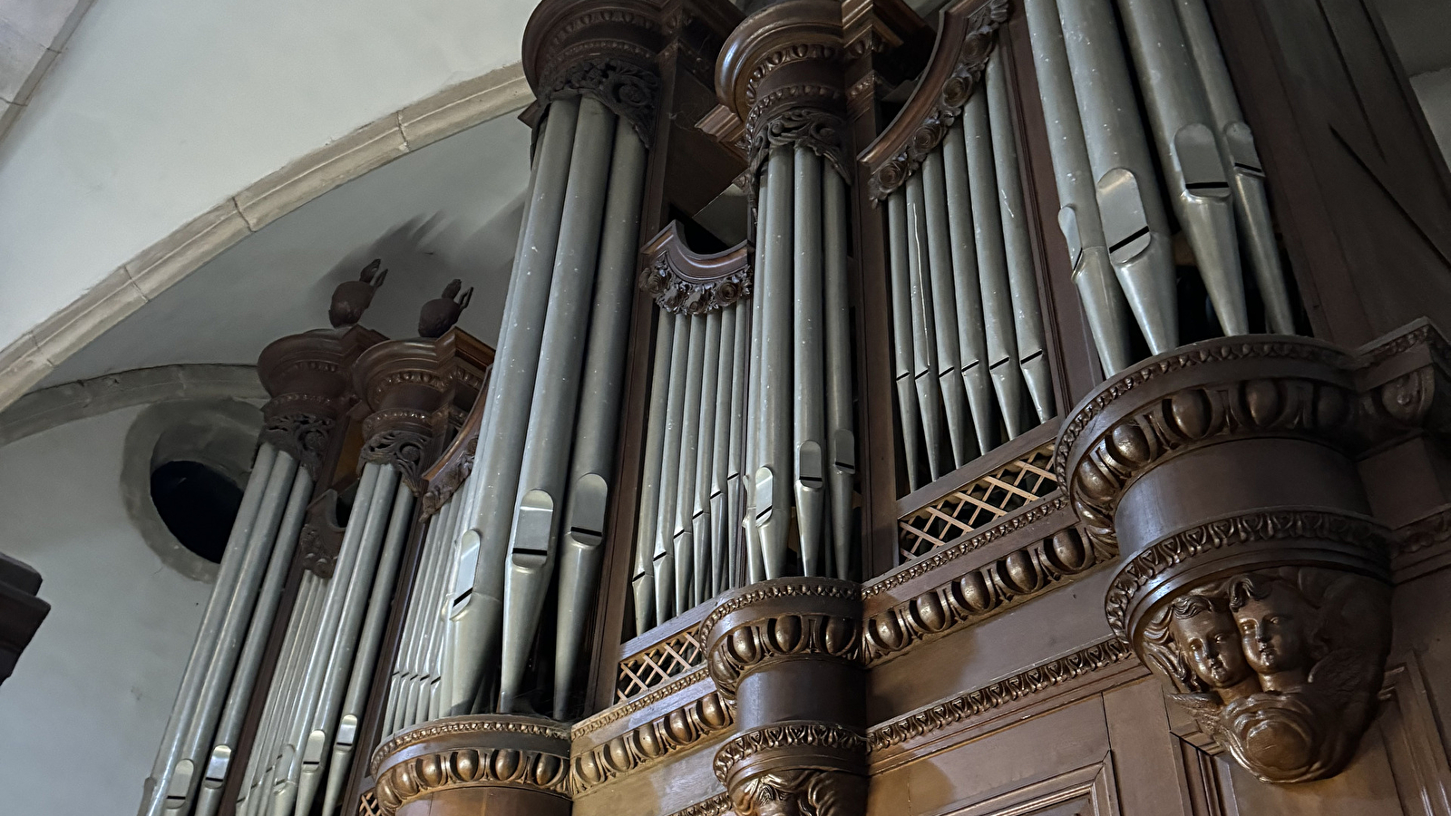 Journées Européennes du Patrimoine : montée à la tribune de l'orgue de l'église Saint-Martin.