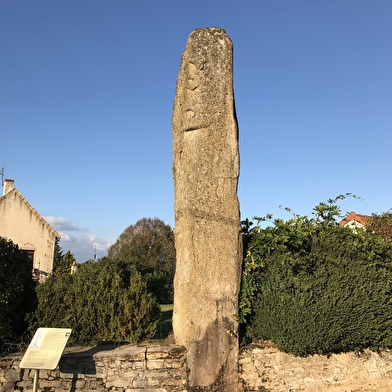 Menhir dit la 'Pierre-aux-Fées'