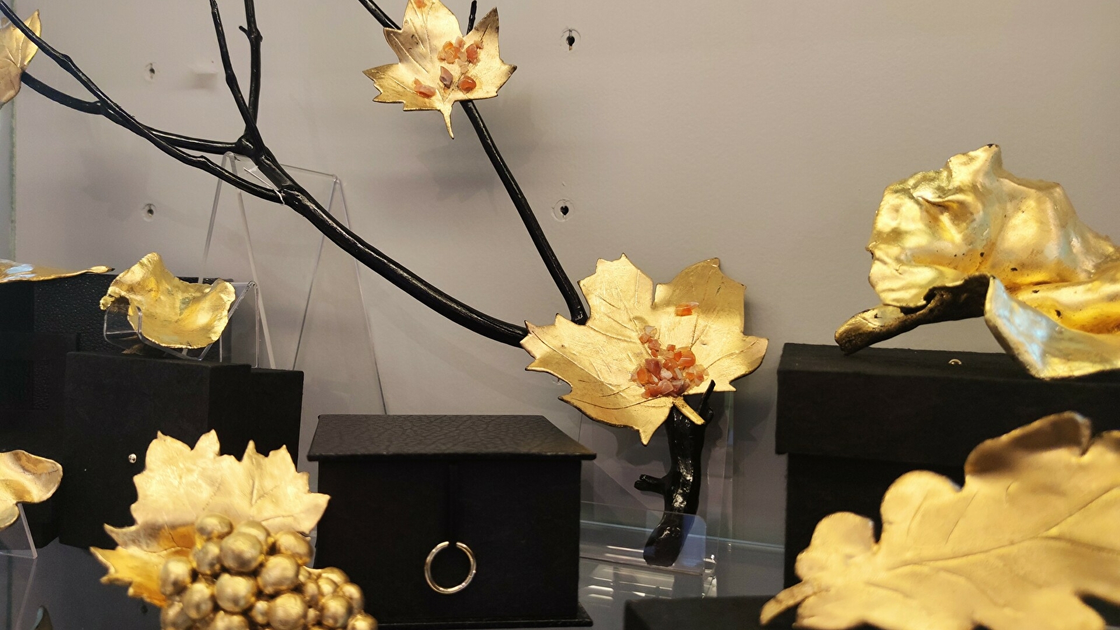GOLD & LIGHT