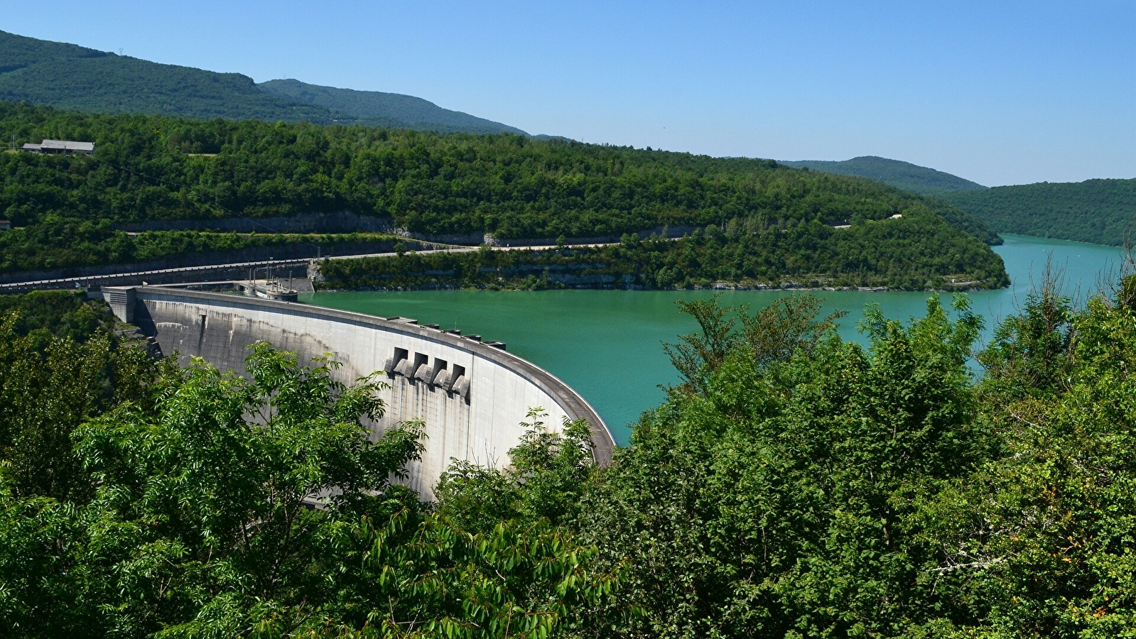 Le lac de Vouglans et son barrage