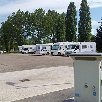 Aire de services Camping-car - VAIVRE-ET-MONTOILLE