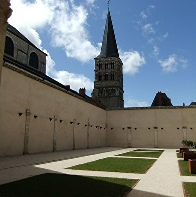 Le cloître du Prieuré de La Charité-sur-Loire 