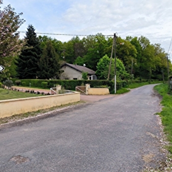 Ligne de démarcation - ancien poste de contrôle allemand - Poteau - SAINT-VALLIER