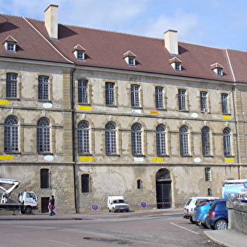 'Au Pays' de Lawrence Weiner  - CORBIGNY