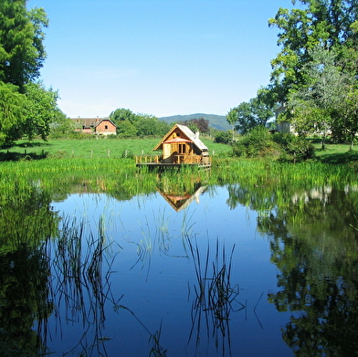 Cabanes Lacustres - Cabanes sur l'eau - Domaine du Château d'Ettevaux 