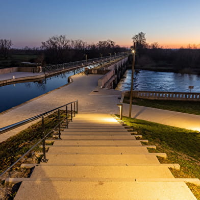 Pont-Canal sur la Loire